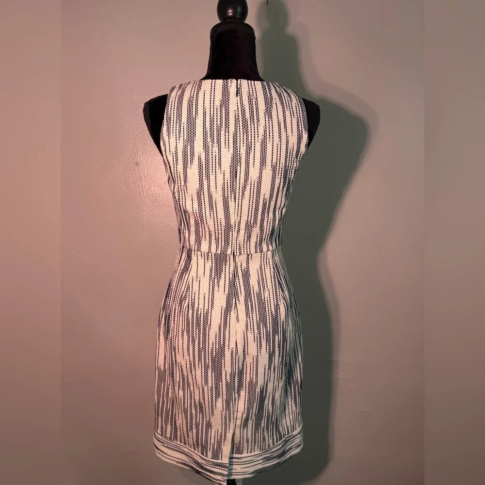 J.Crew Straight Italian Tweed Dress (Sheath Dress) Size 2 Navy Blue/White - Picture 4 of 8